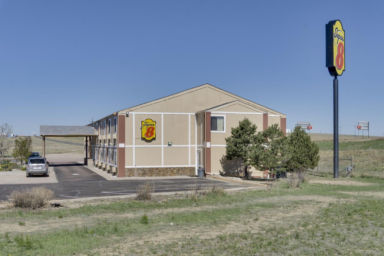 Super 8 By Wyndham Limon Hotel Exterior photo