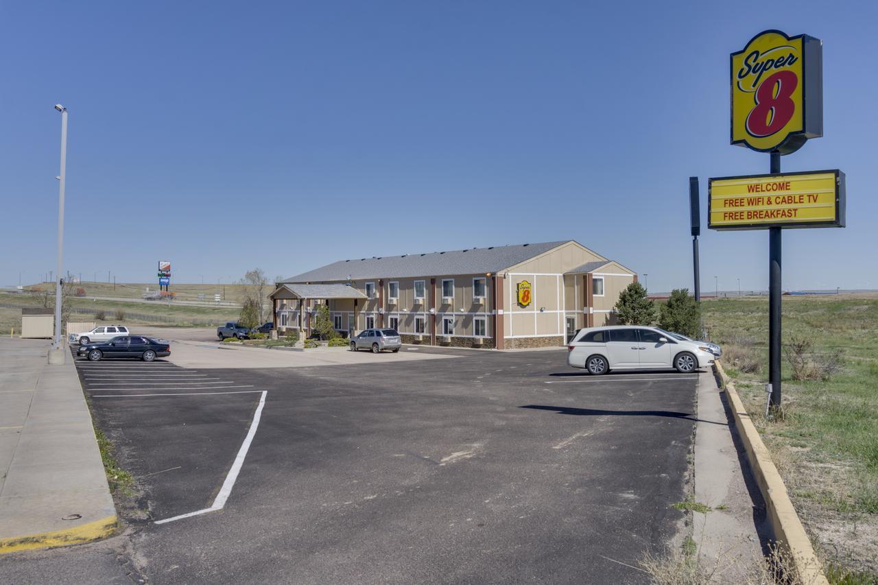 Super 8 By Wyndham Limon Hotel Exterior photo