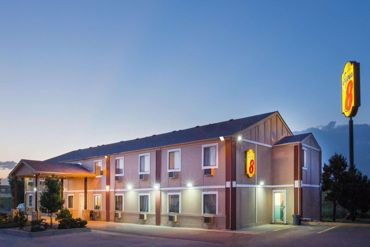 Super 8 By Wyndham Limon Hotel Exterior photo