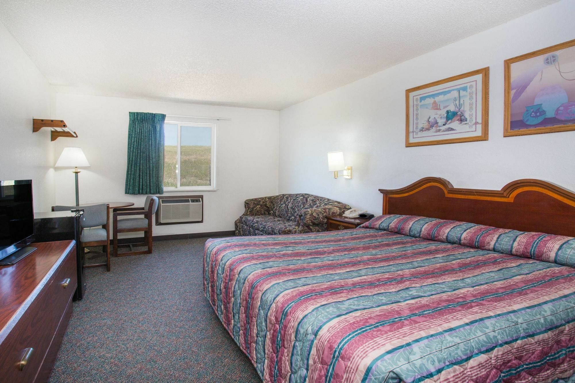 Super 8 By Wyndham Limon Hotel Exterior photo